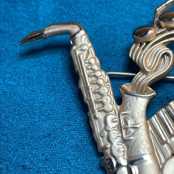 AJC Goldtone Music Brooch - Picture 2 of 5